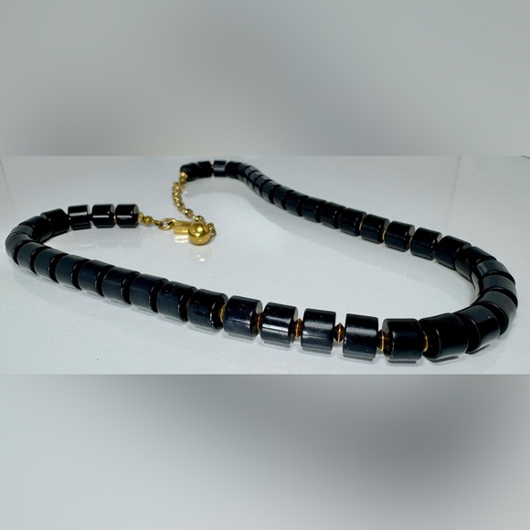 Vintage Signed Napier Black Lucite & Gold-tone Seed Bead Neckl - Picture 8 of 10